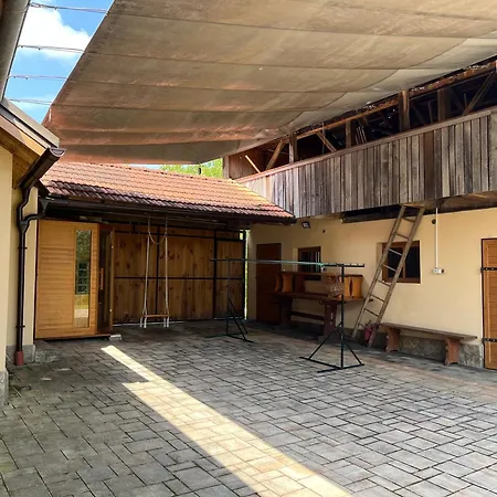 Domacija Brdar بيت للعطل *