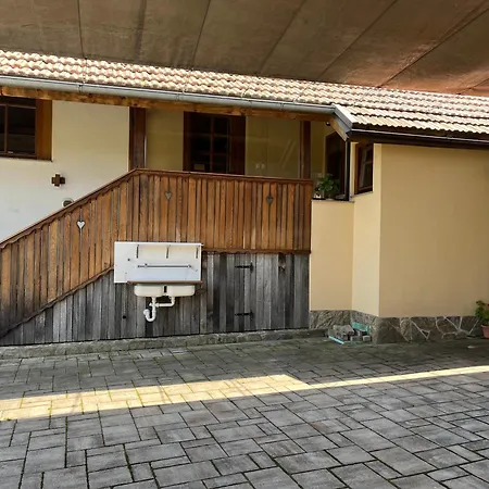 Domacija Brdar * Adlešiči