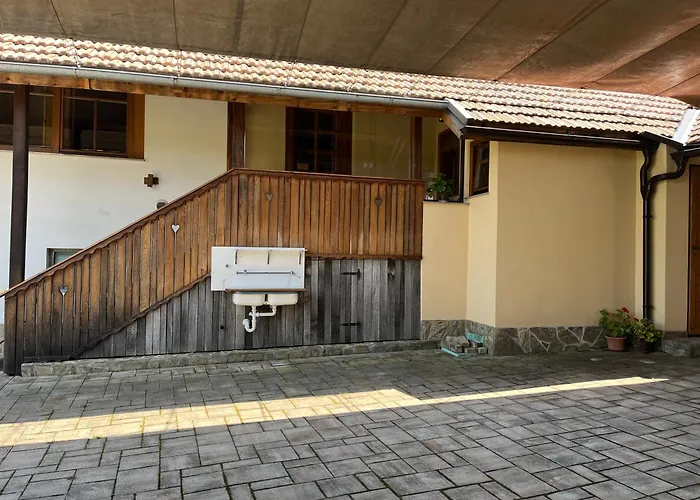 Domacija Brdar * Adlešiči